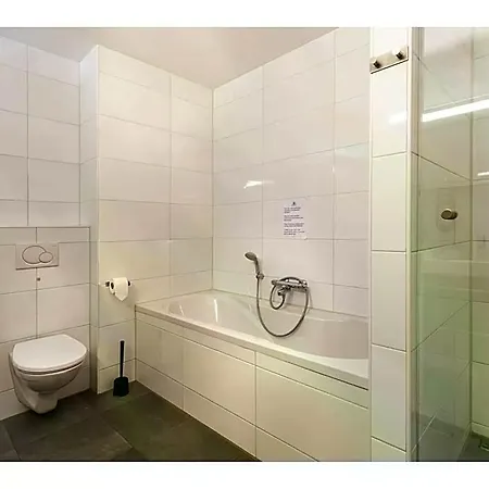 Spacious Flat With Views Of The Harbour Hotel Ouddorp