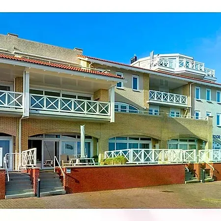 Spacious Flat With Views Of The Harbour 2*